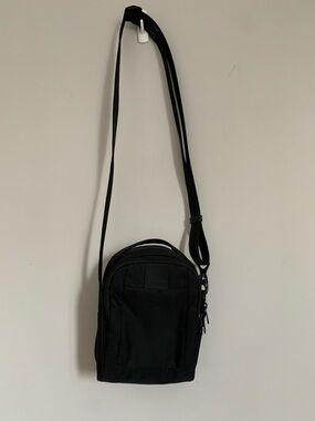 Pacsafe anti-theft RFID safe bag